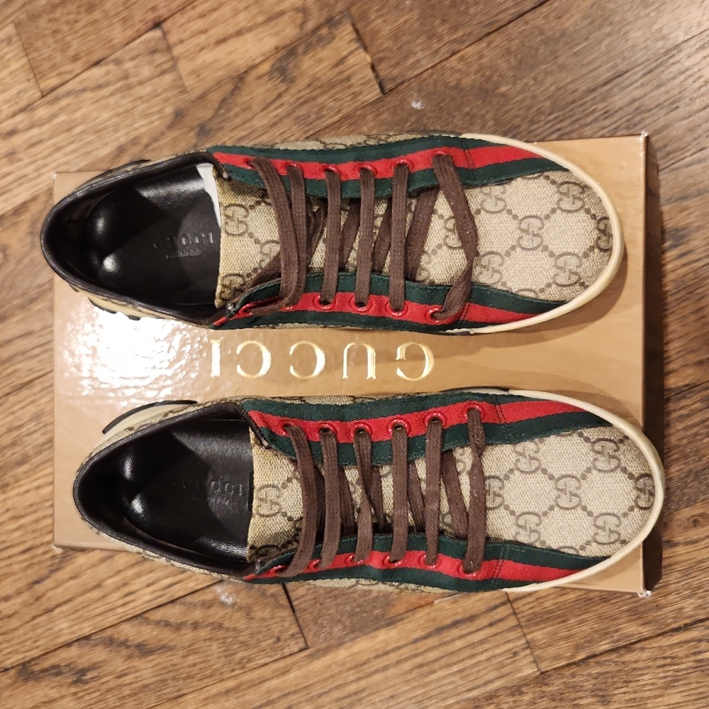 Gently Used - Gucci Women's sneakers size 37.5. US size 7.